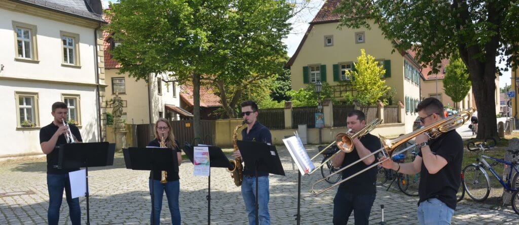 Musikverein Grafenrheinfeld Autofreier Sonntag Rafeld Magdi Muggers Magdalena Haßelbacher Dominik Berchtold Florian Flo Lutz Frederik Lutz Johannes Stephan Pension Oster Kirchplatz Musik Schweinfurt Franken