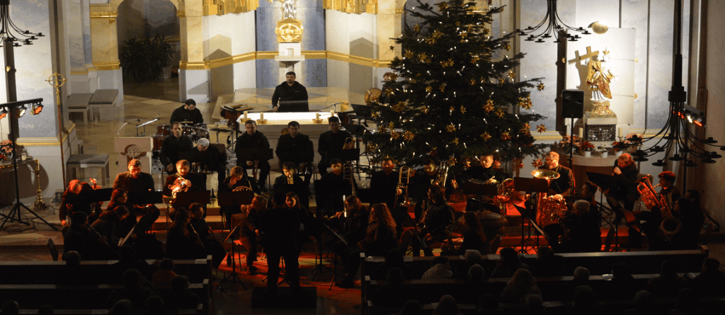 Weihnachten Konzert Baum Sbo Grafenrheinfeld Kirche Dirigent Instrumente Musik Orchester