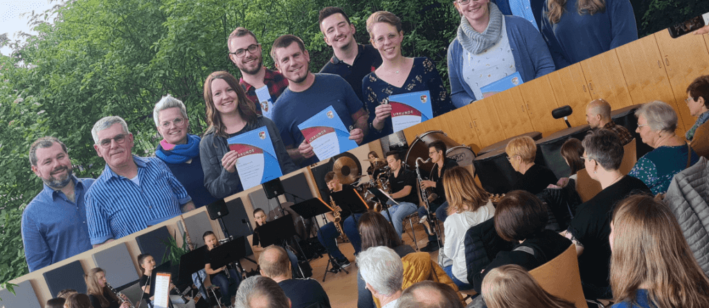 Nachwuchstag Ehrungen Jahreshauptversammlung Glückwunsch Grafenrheinfeld Schweinfurt Robert Gießübel Christian Keller Orchester Musik Saxofrosch