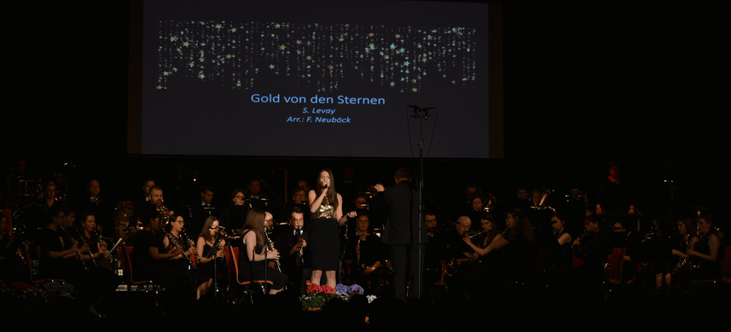 Jubiläumskonzert Sängerin Dirigenten Jochen Hart Christian Lang Grafenrheinfeld Schweinfurt Konzert Rafeld Gold von den Sternen Orchester Musikverein Musik