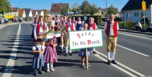 Kirm Kirchweih Erntedankumzug Erntedank Musik Musikanten Blasmusik Grafenrheinfeld Böhmischer Traum Franken Marsch Musikanten Christian Keller Anja Weisgerber