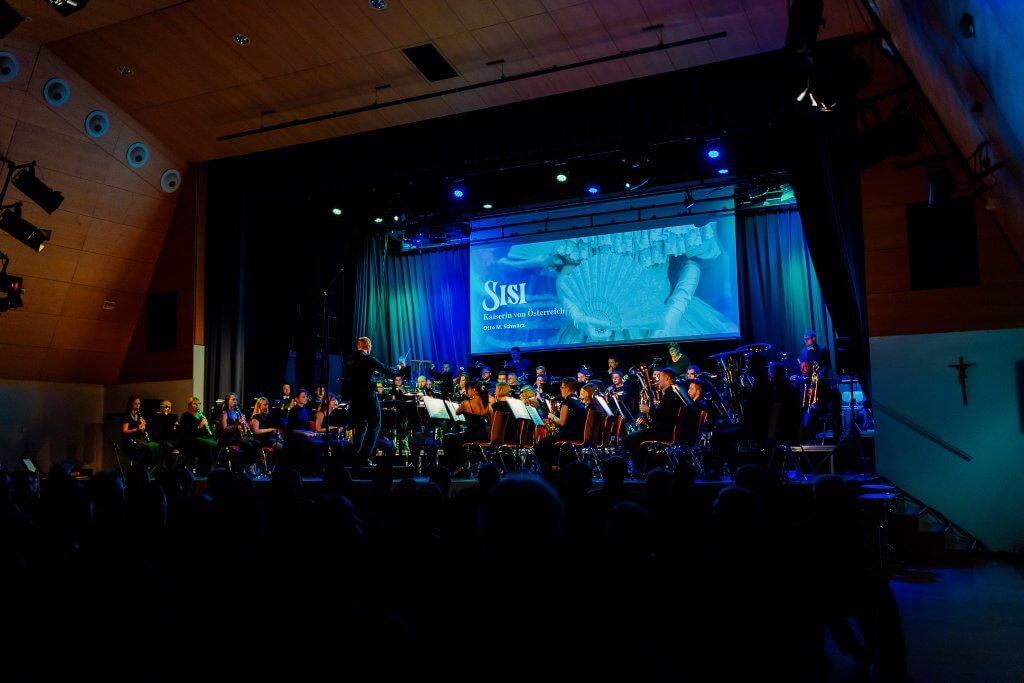 Mit dem Hogwarts-Express ans Ende der Galaxis – die Themenkonzerte des SBO Grafenrheinfeld Musikverein Grafenrheinfeld Rafeld Sbo Dirigent Jochen Hart Filmmusik harry Potter Star Wars symphonisch Blasmusik schweinfurt