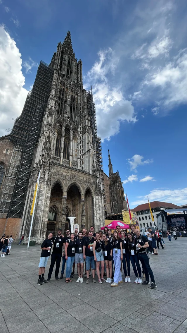 Sooo schön war‘s in Ulm!!!😍☀️
@deutschesmusikfest danke fürs Organisieren & die Möglichkeit, gemeinsam die Musik zu feiern!🎶❤️  Lest jetzt alle Highlights unseres Ausflugs auf unserer Homepage nach! Der Link ist in der Bio😋
_____
#musik #musikfest #ulm #musikverein #grafenrheinfeld #sbo #schweinfurt #orchester #konzert #rafeld #blasmusik #dirigent