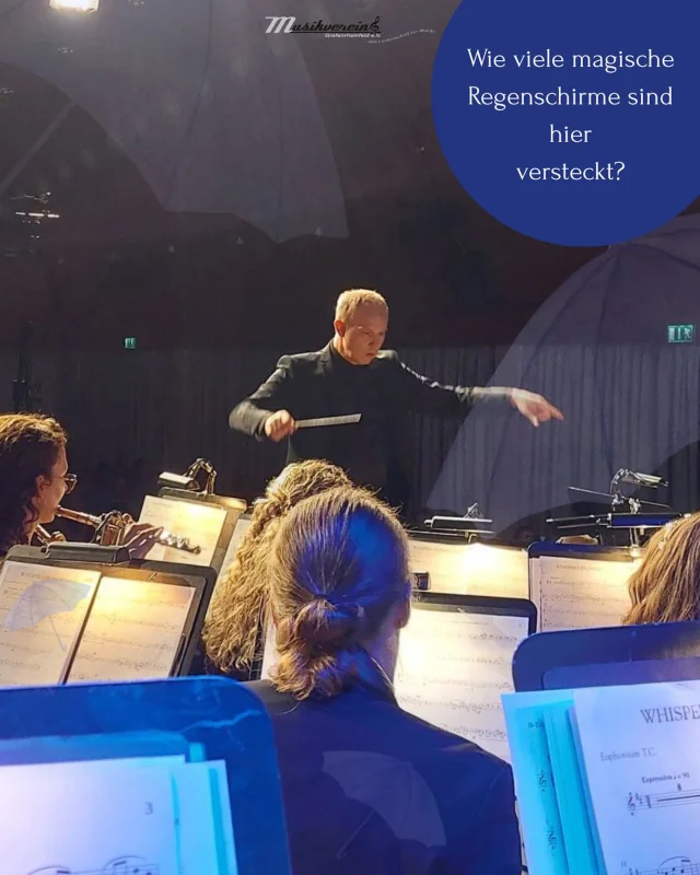 Ein Hauch von Mary Poppins liegt in der Luft… ☂️✨  Zwischen all der Magie und den schönen Klängen haben sich ein paar besondere Regenschirme versteckt – kannst du sie finden? 👀  Schreib uns in die Kommentare, wie viele du entdecken kannst, und gewinne mit etwas Glück 2 Tickets für unsere Themenkonzerte am 15. & 16. November! 🎶💫  Wir freuen uns auf euch!❤️
_____
#konzert #marypoppins #sbo #konzertwochenende #dirigent #rafeld #musikverein #symphonisch #musik #filmmusik #harrypotter #schweinfurt
